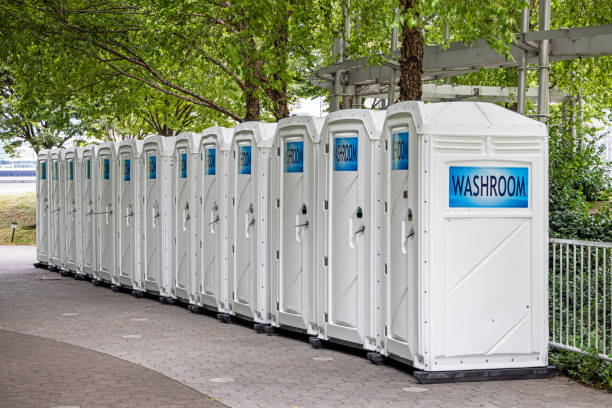 Best Portable restroom trailer rental  in Hamilton, MO